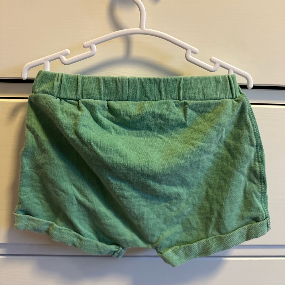 ✨
COTTON ON BABY Soft Green Knit Shorts — Size 6–12 Months 🌿💚